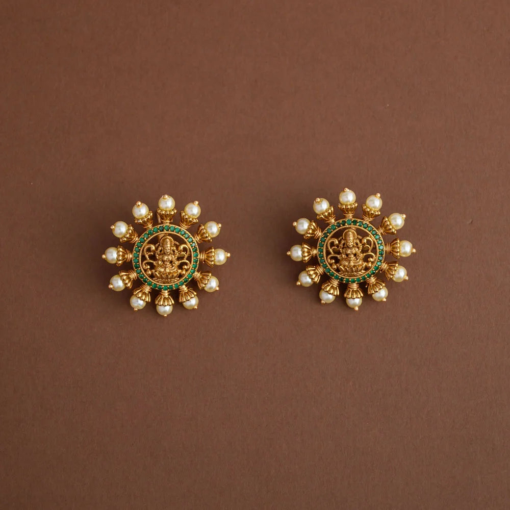 Lakshmi earstud