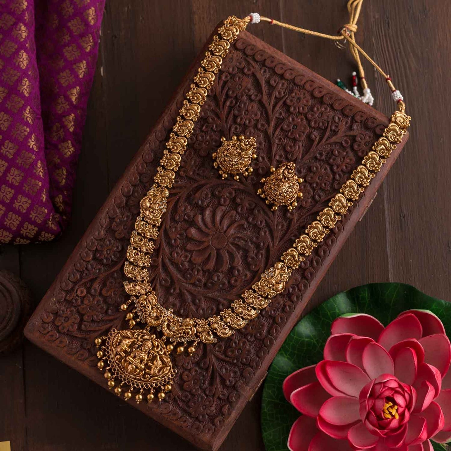 Nagasi haaram - top 10 -Sitara