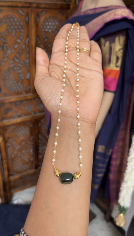 Midlength pearl chain