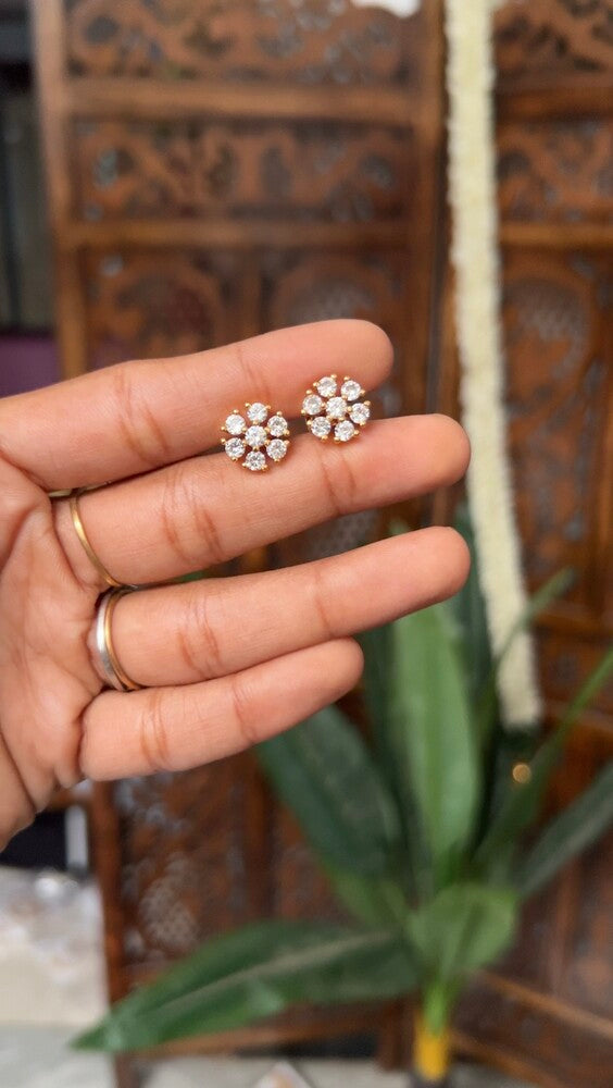 Micro gold plating Floral earstud -Venus
