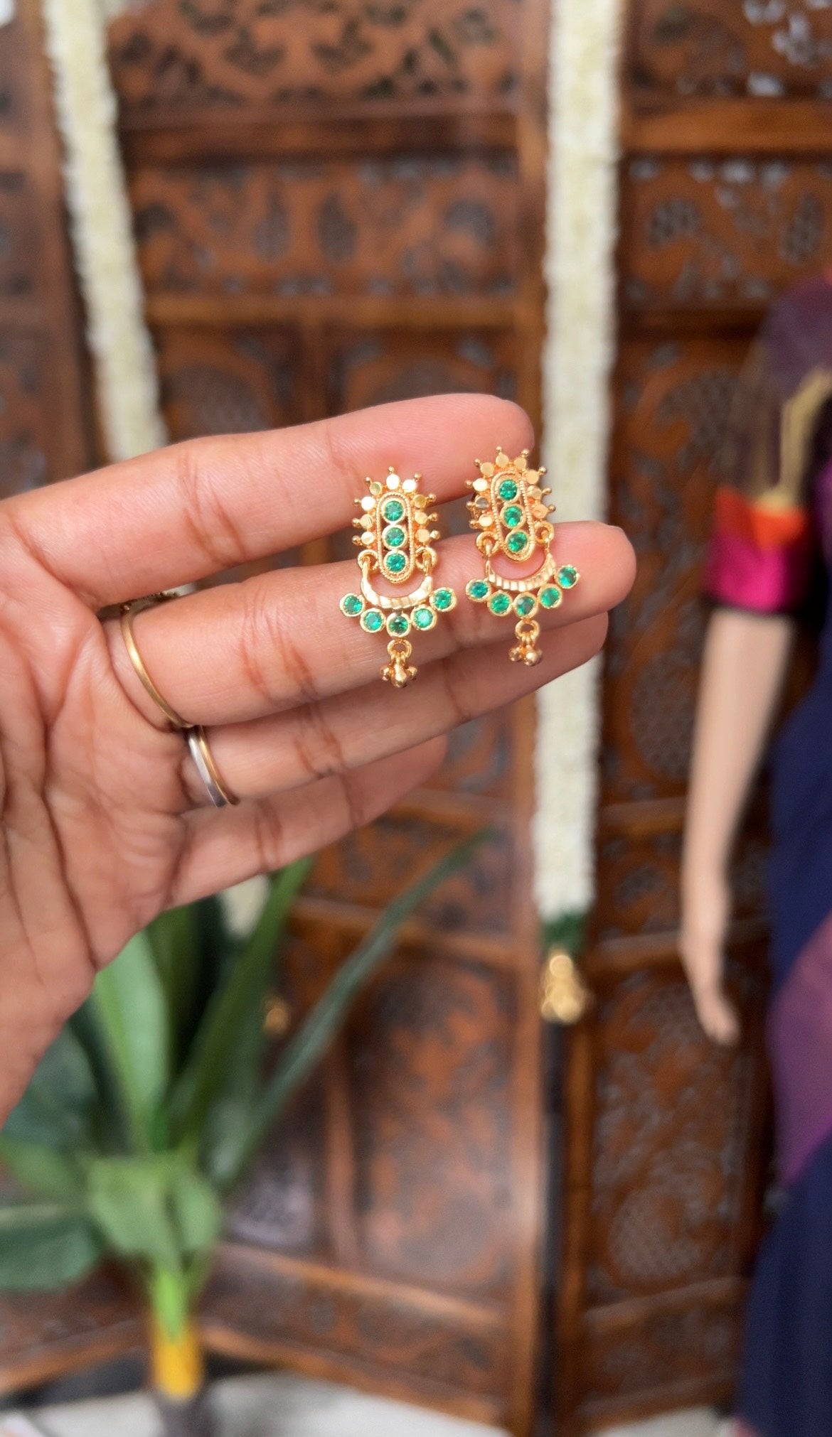 Impon earstud - Emerald green - Venus