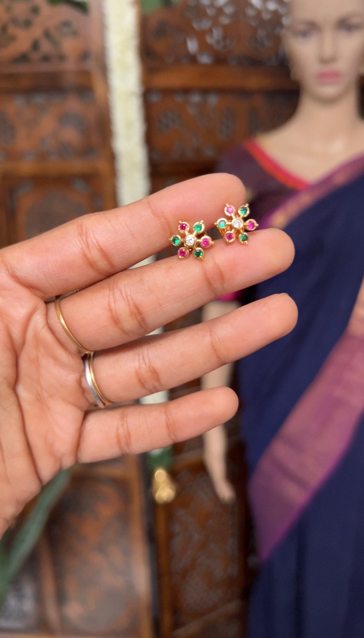 Impon floral earstud - Venus