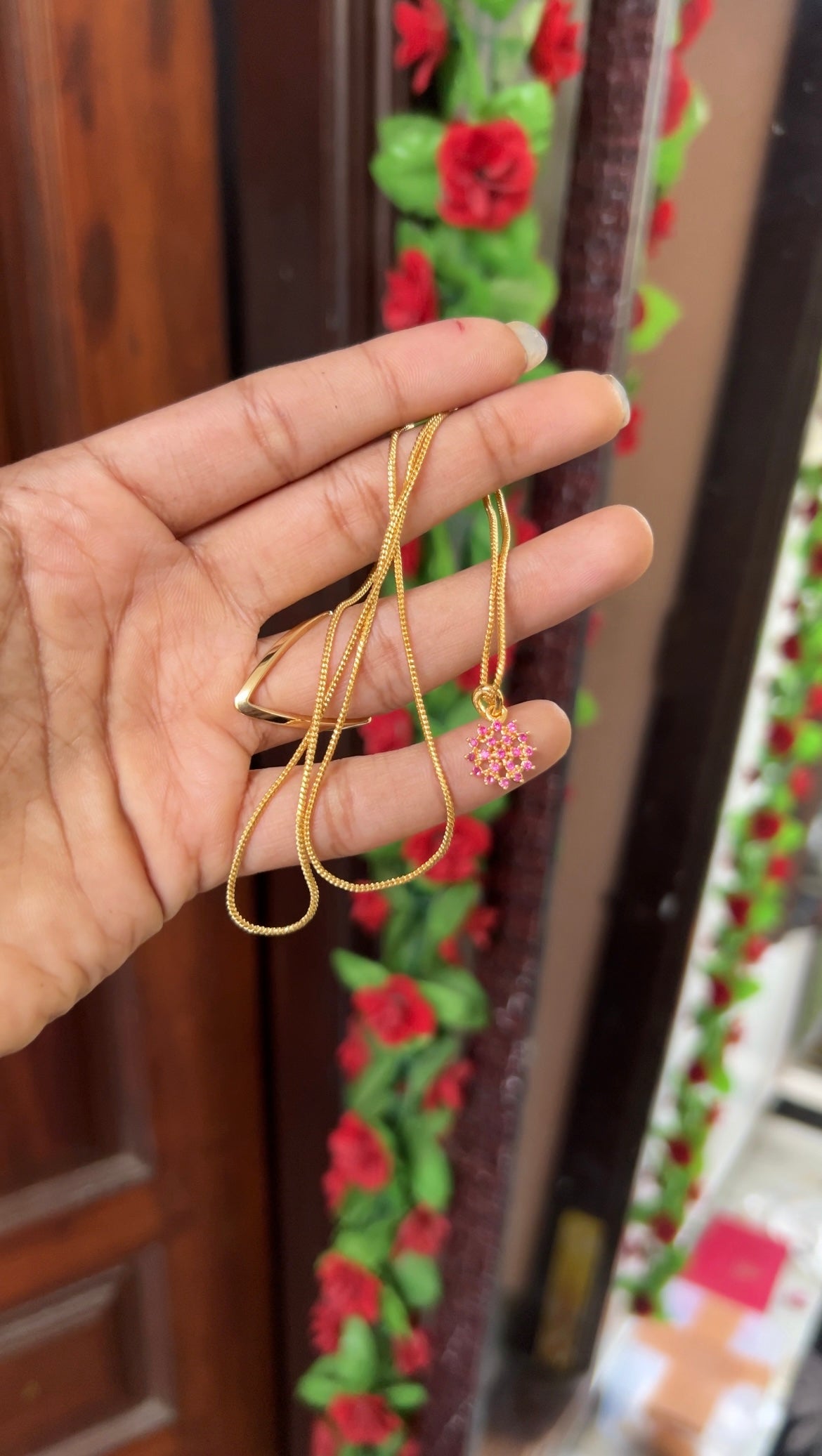 Dollar chain (floral ruby)