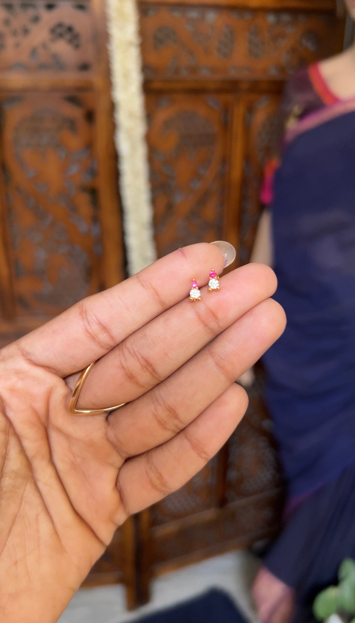 Baby earstud - Ruby white drop