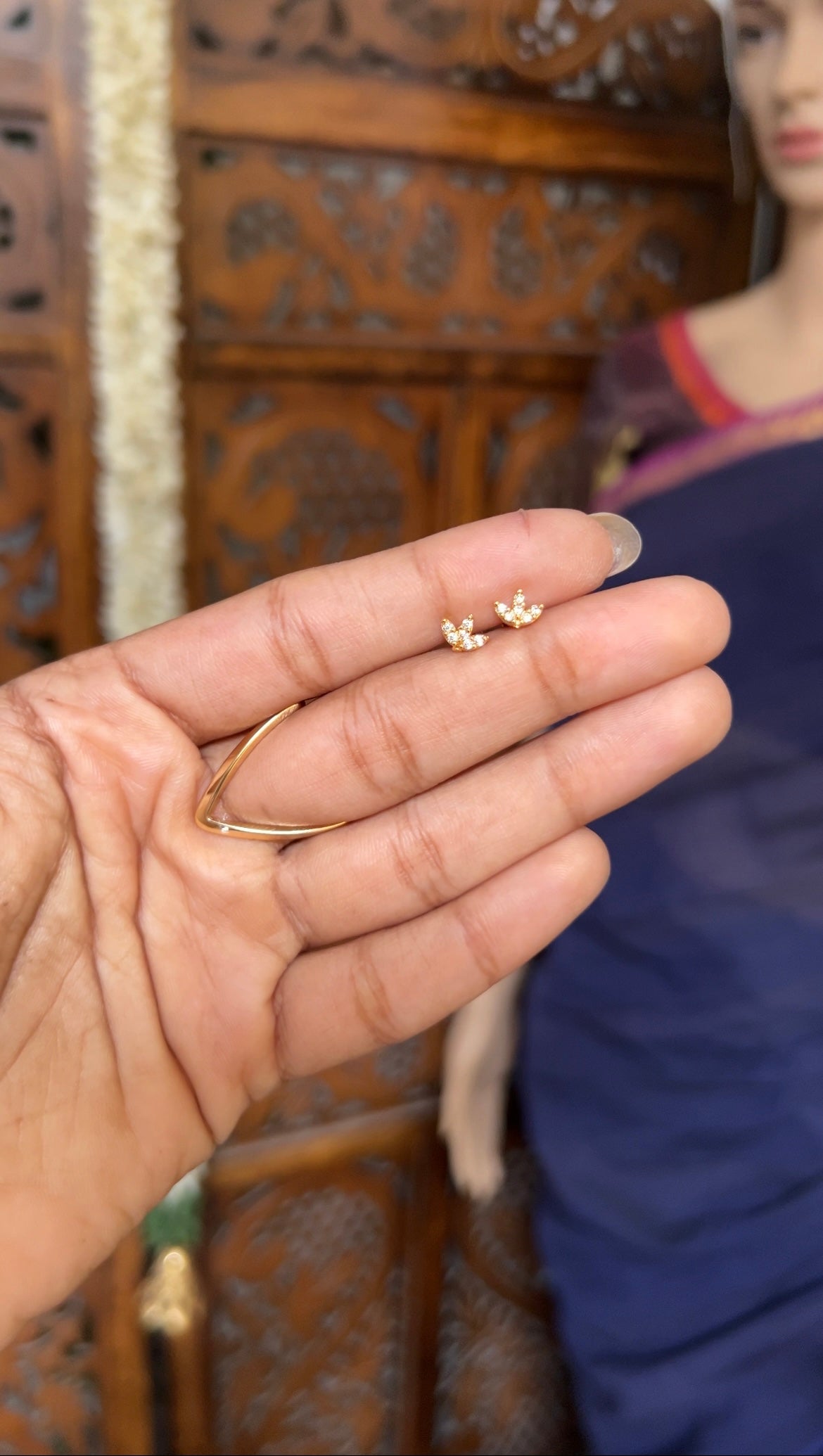 Baby earstud - Tulip white