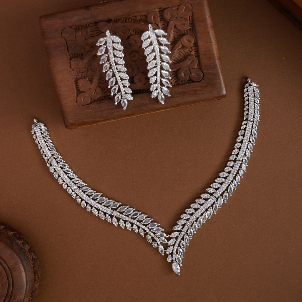 Nyra neckpiece - hasli