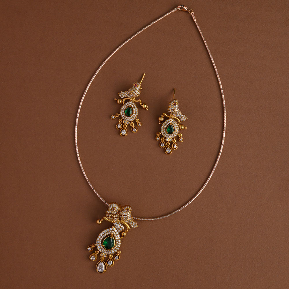 Kuyil hasli neckpiece