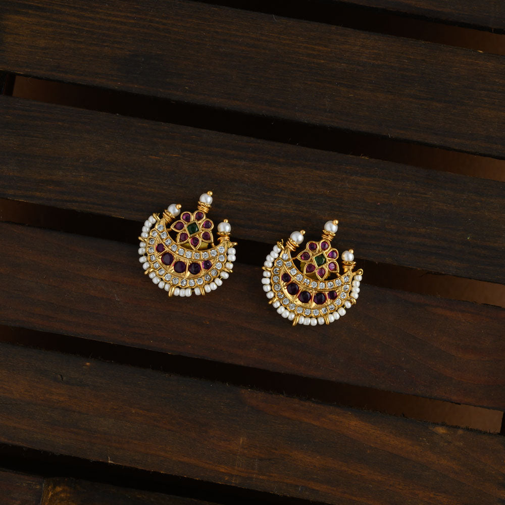 Half moon earstud