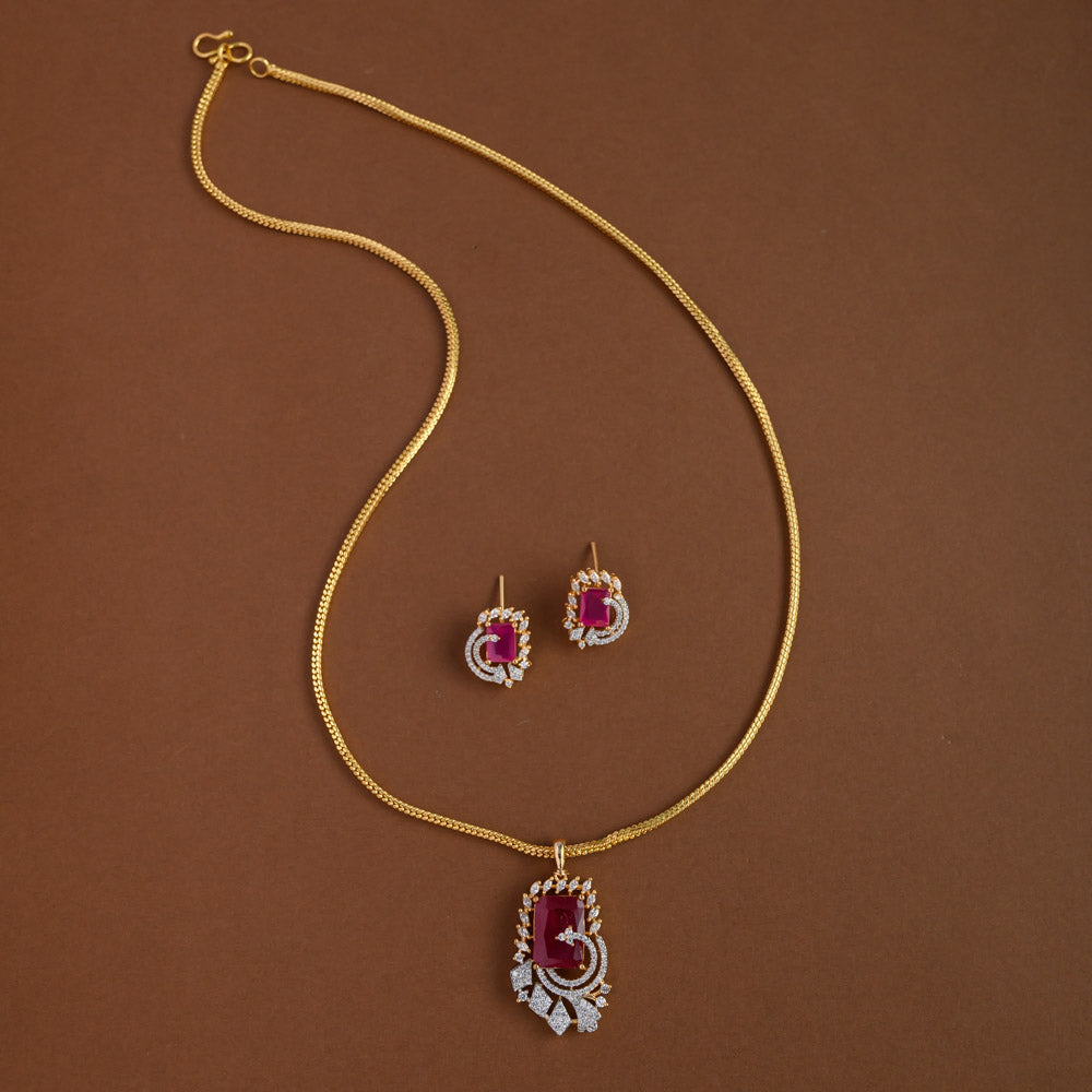Mid - length pendent chain