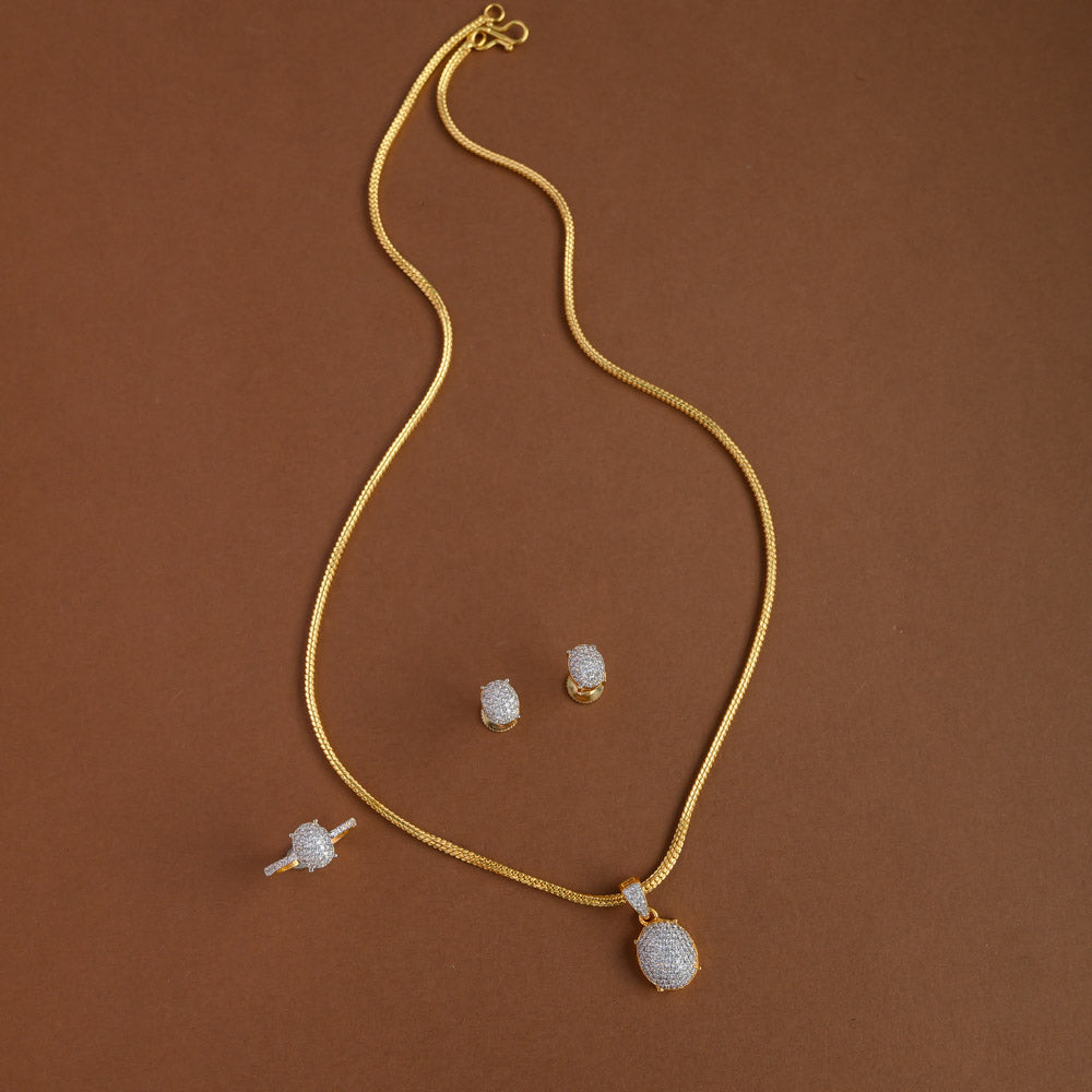 Mid - length pendent chain