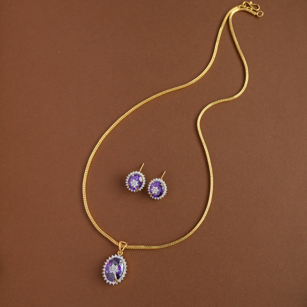 Mid - length pendent chain