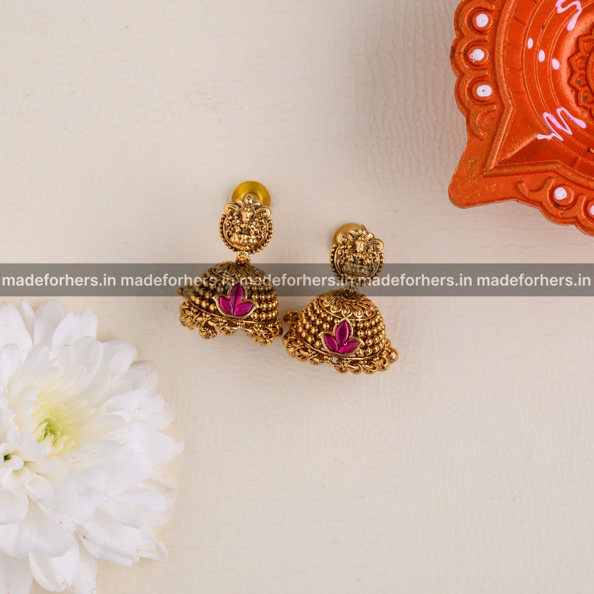 Neckpiece