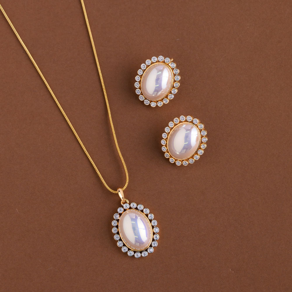 Diamond inspired pendent mid - length chain