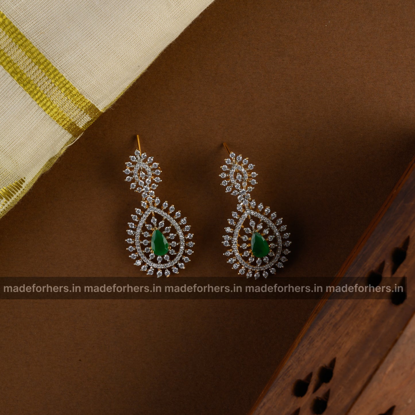 Swaros drop neckpiece - green