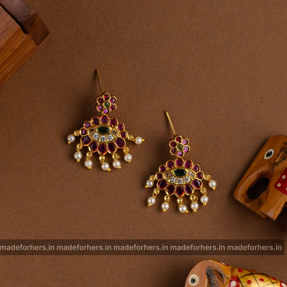 Kempu attigai neckpiece