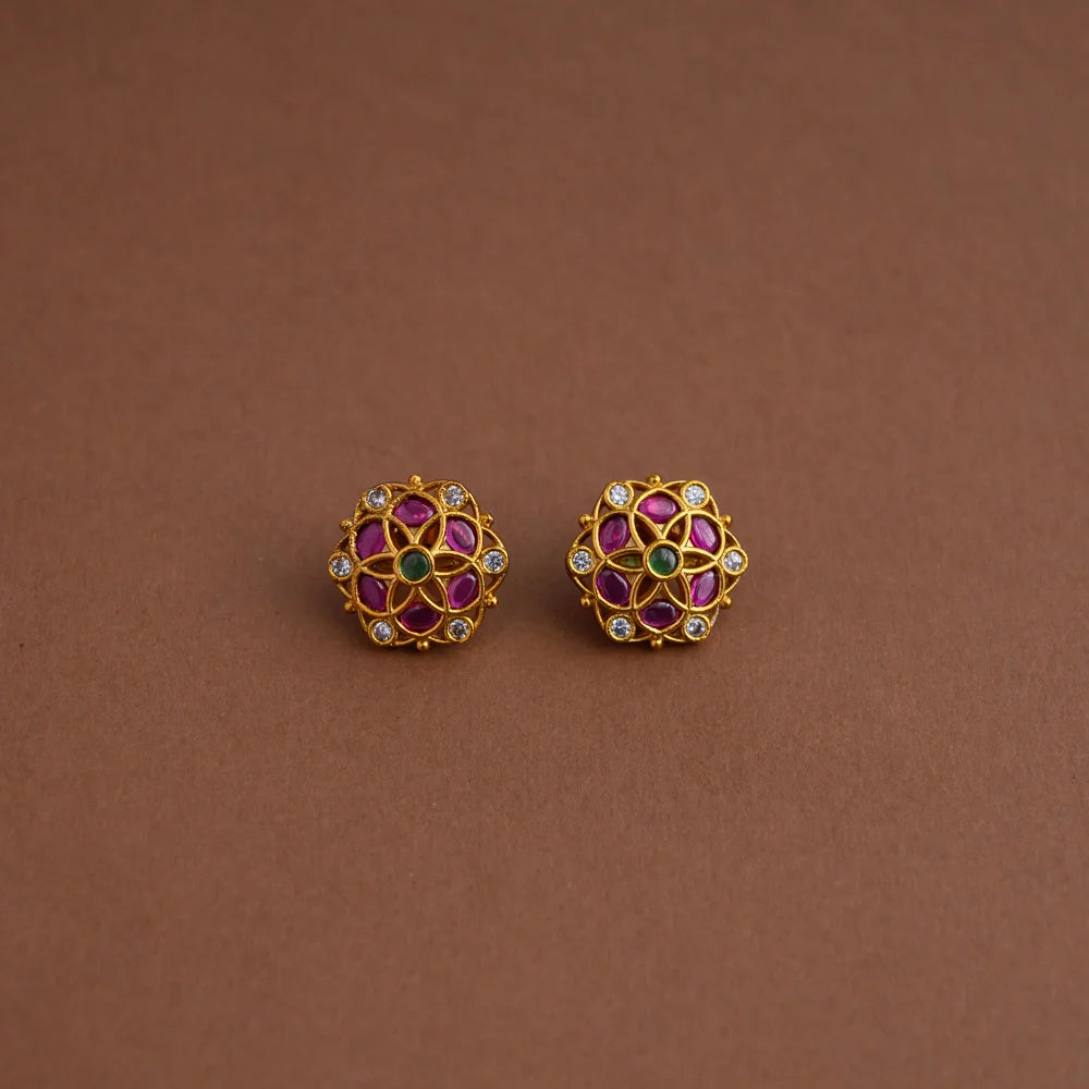 Kempu floral earstud - stud - Keralam - Minmini