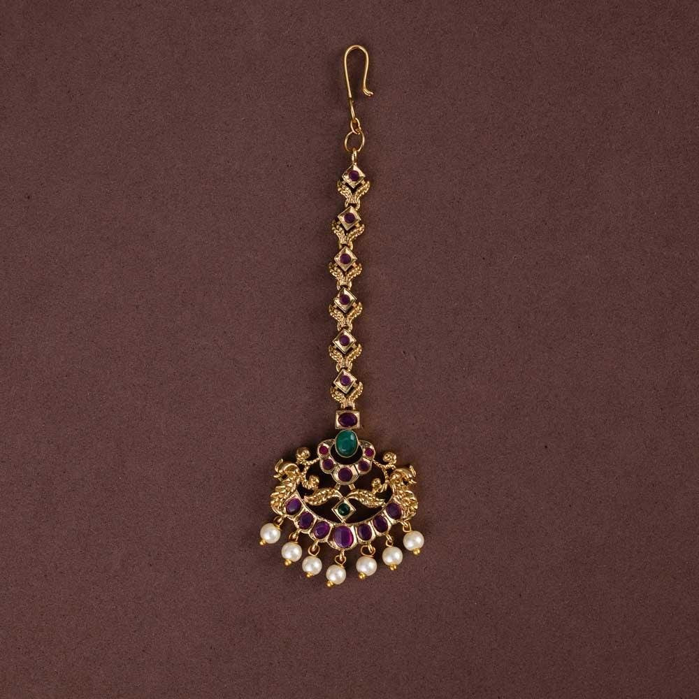 kempu tikka  - Elegant on a budget