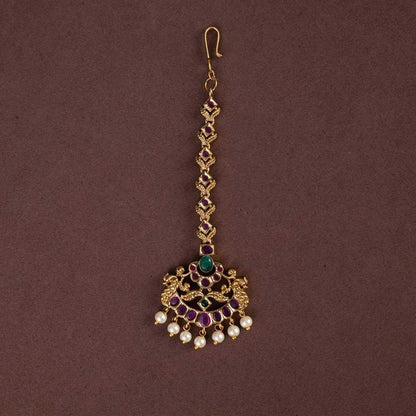 kempu tikka  - Elegant on a budget