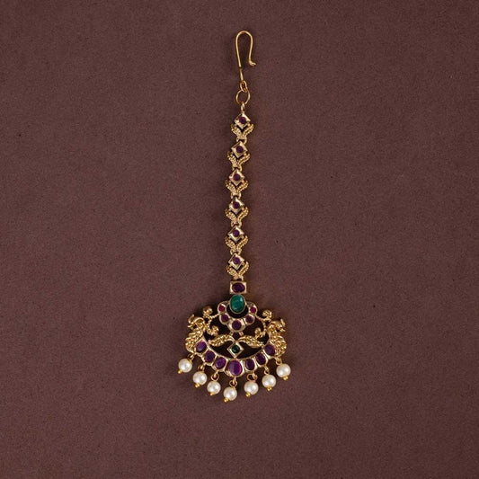 kempu tikka  - Elegant on a budget