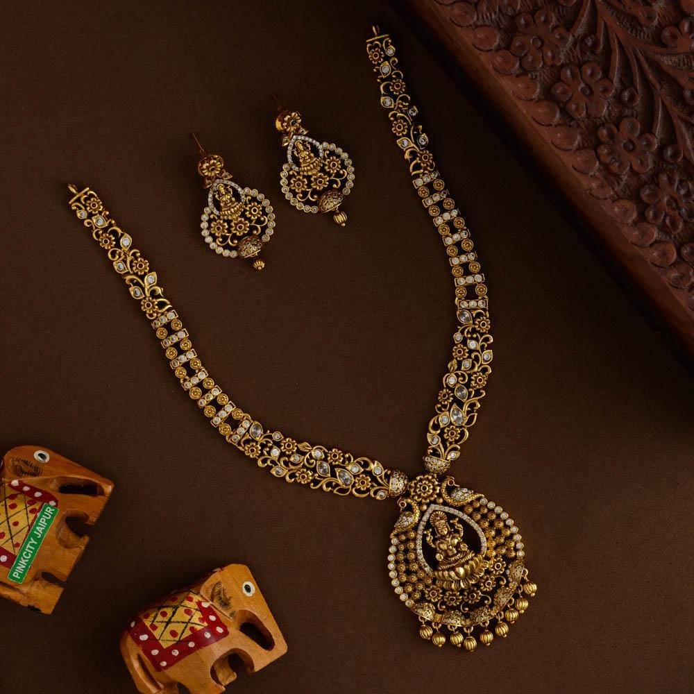 ithazhini midlength neckpiece   -kamatchi
