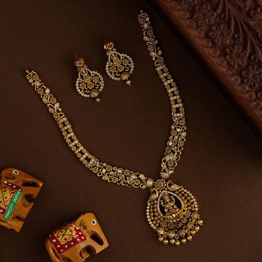 ithazhini midlength neckpiece   -kamatchi