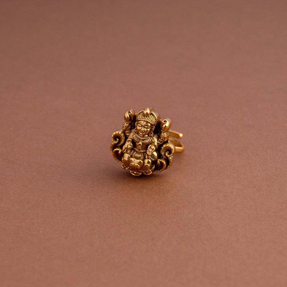 Lakshmi ring - Elegant on a budget