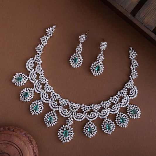 Monaliza neckpiece