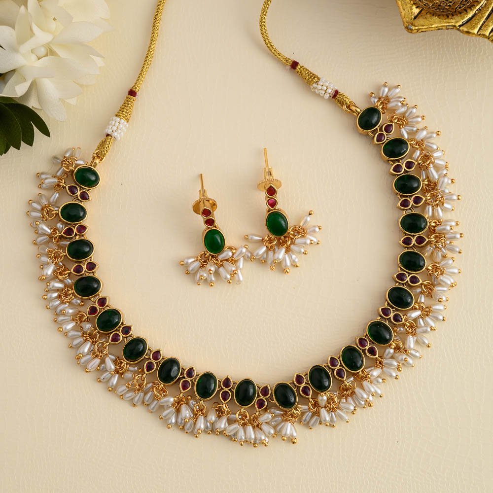 sanaya neckpiece