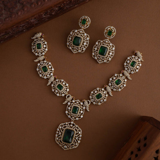 Amelia Victoria neckpiece