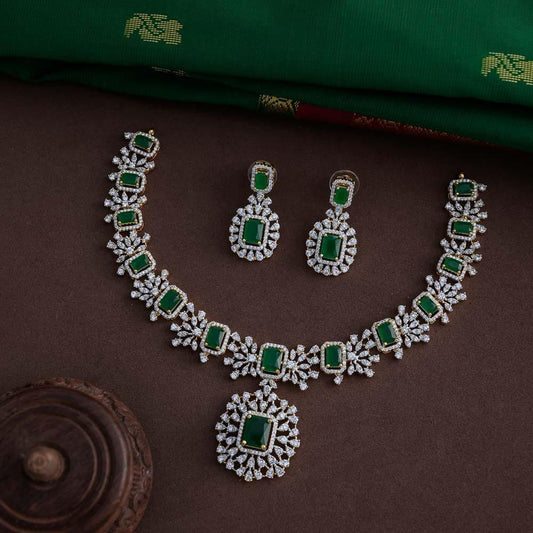 Elizabeth neckpiece - Guest look 2-sephoria