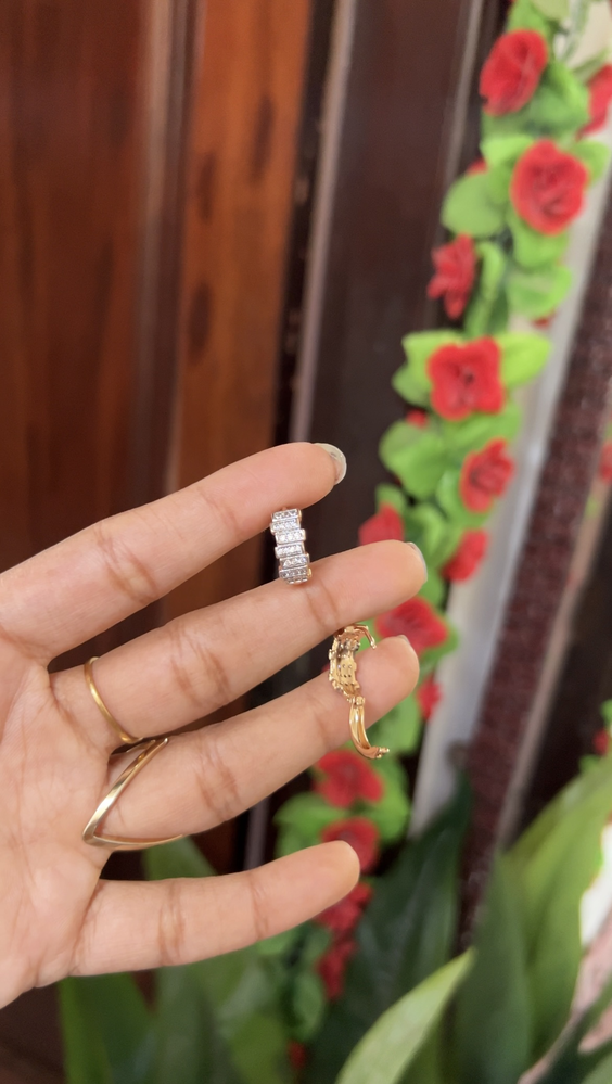 Hoop earring - gold