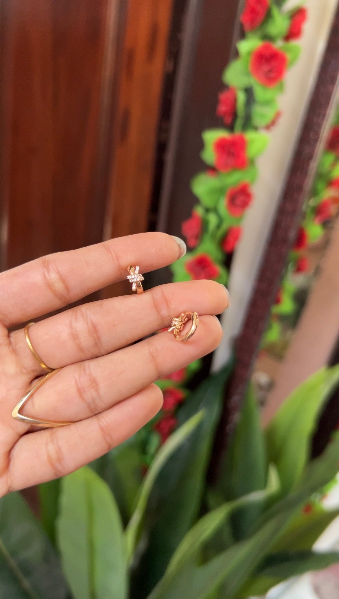 Hoop earring - gold