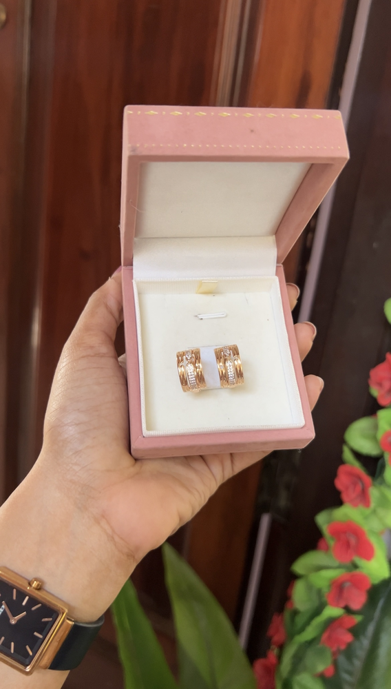 Hoop earring -  gold