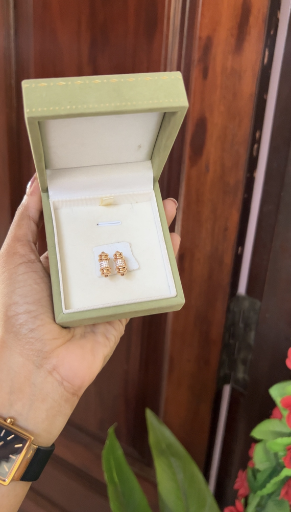Hoop earring - gold