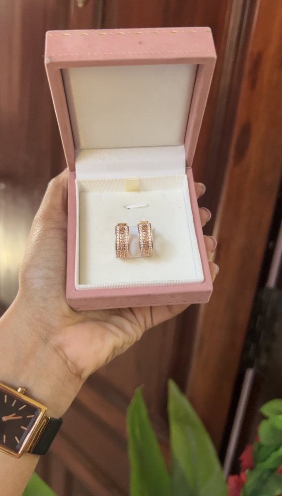 Hoop earring  - gold