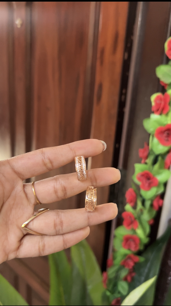 Hoop earring  - gold