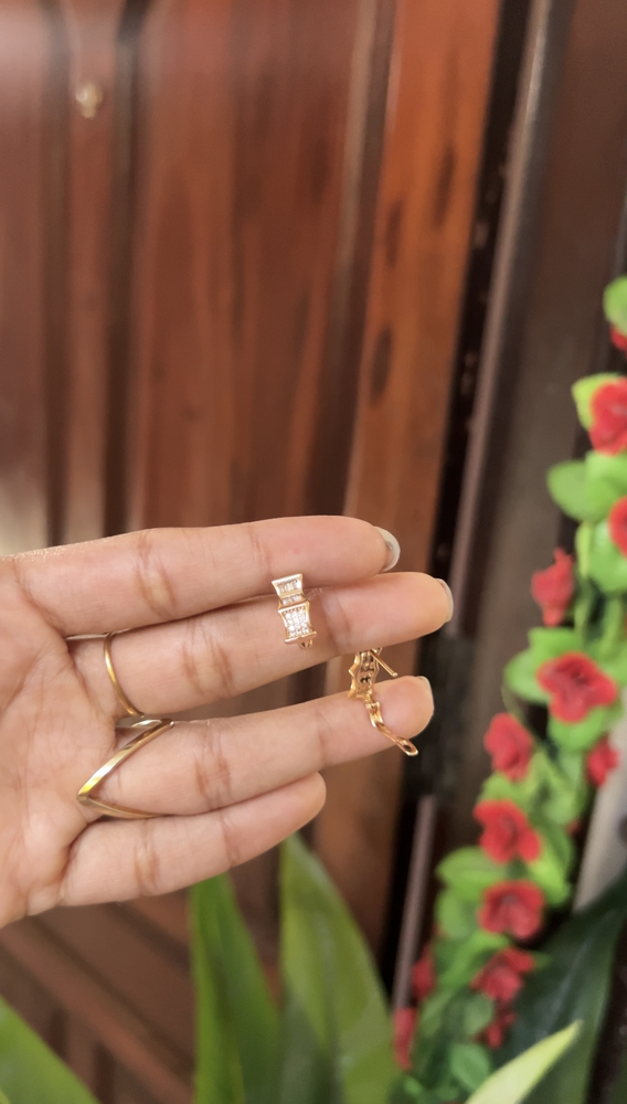 Hoop earring - gold