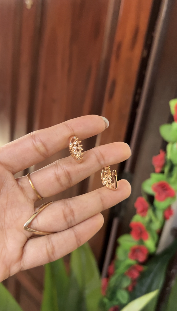 Hoop earring - gold