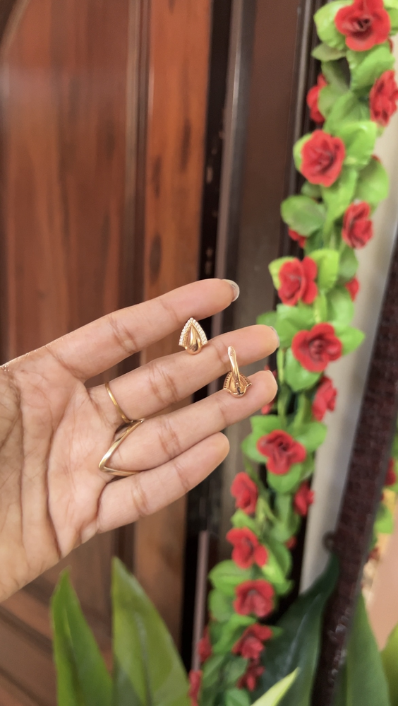 Hoop earring - gold