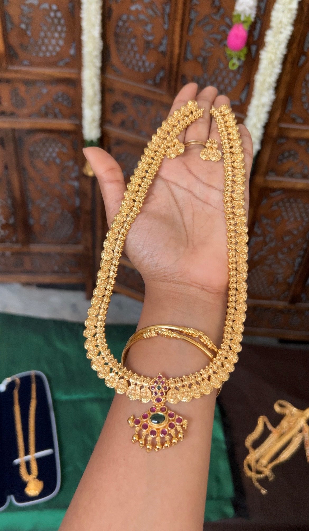 Abinaya lakshmi coin haaram -jo -  Mru