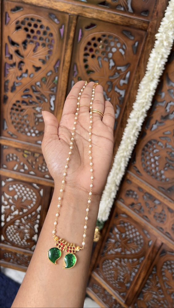 Midlength pearl  chain
