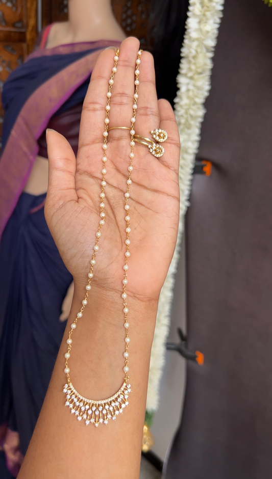 Midlength pearl chain