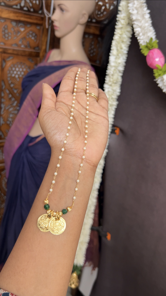 Midlength pearl  chain