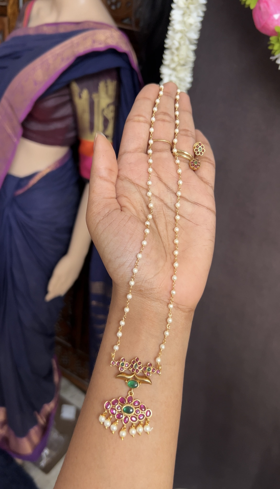 Midlength pearl chain