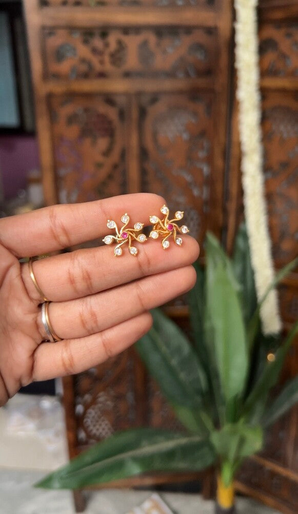 Impon rangoli floral earstud - Venus