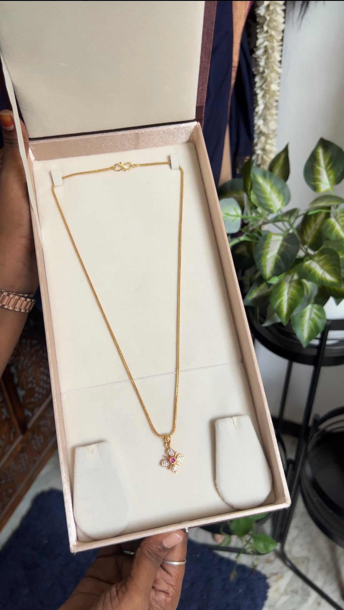 Dollar chain (5stone white with ruby)