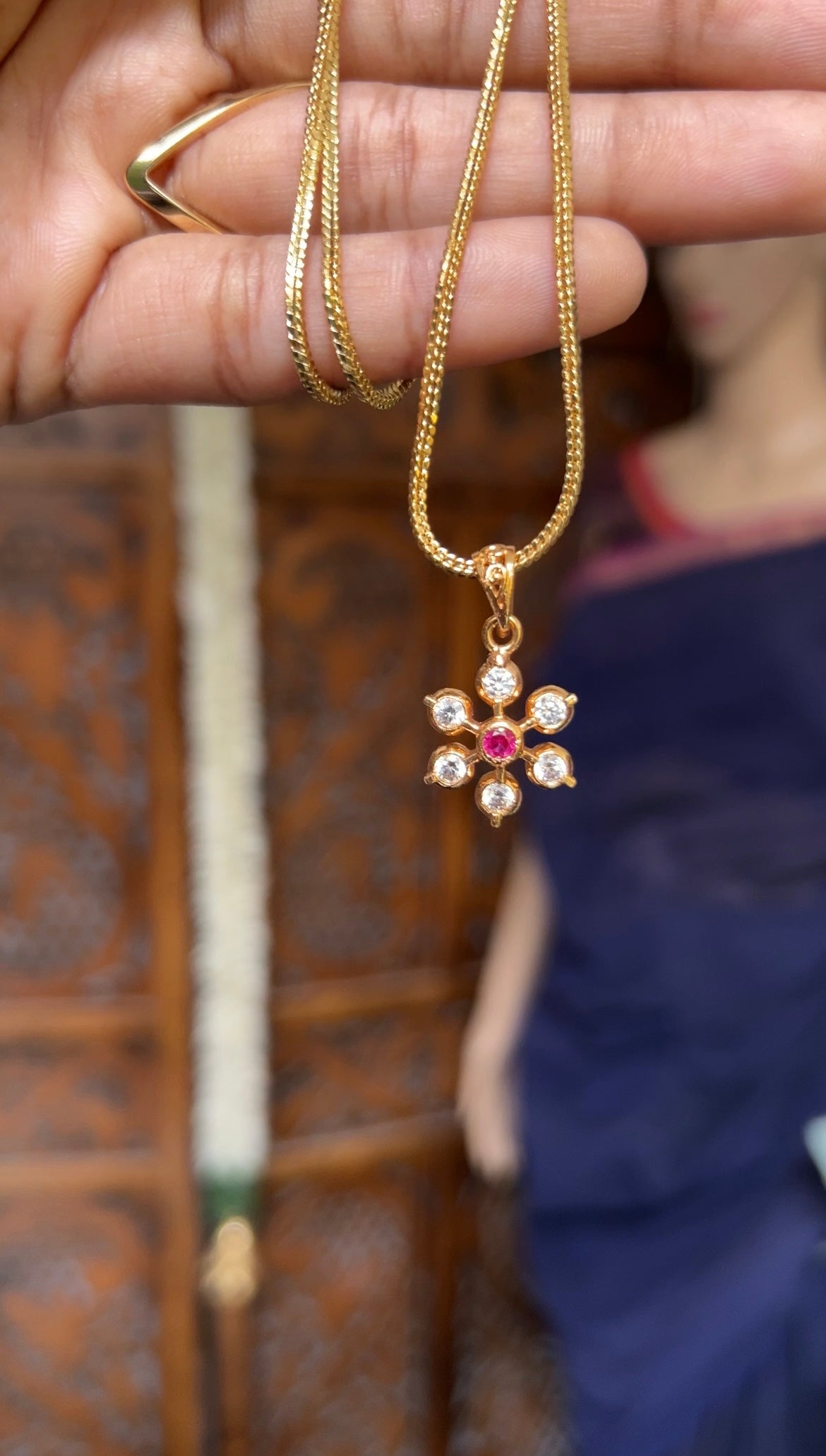 Dollar chain (floral white with ruby)