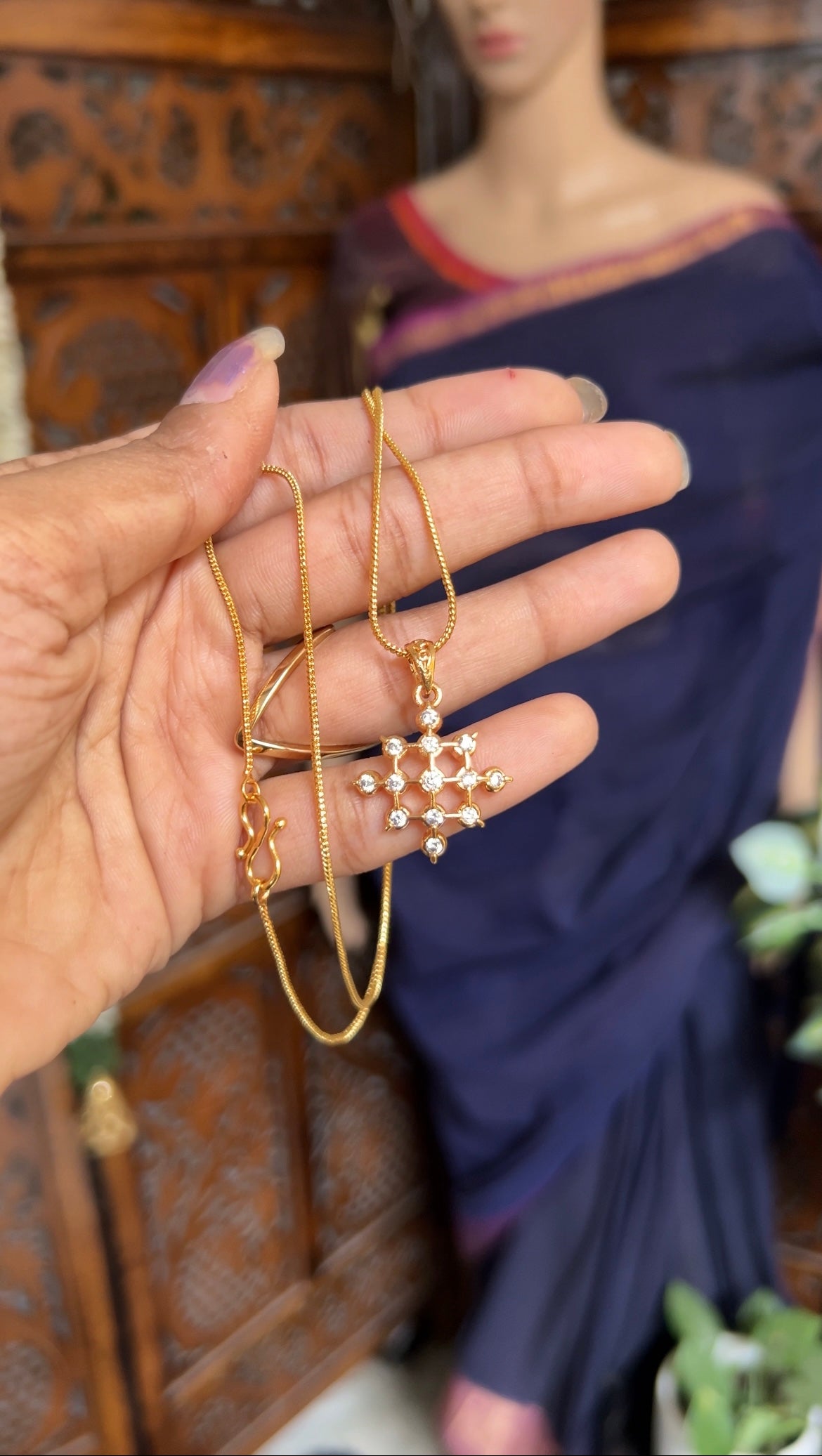 Dollar chain (square white)