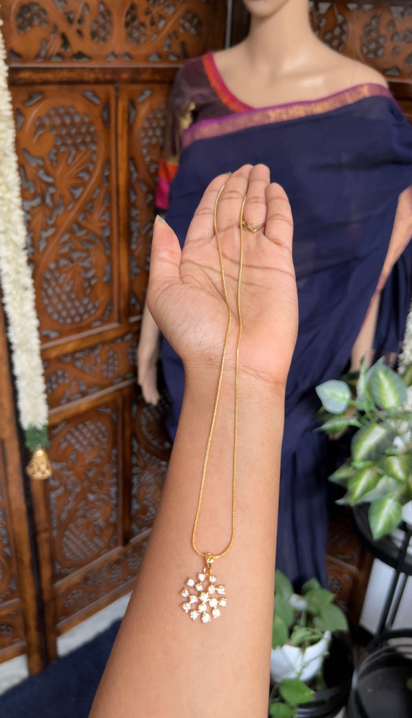 Dollar chain (kolam white)