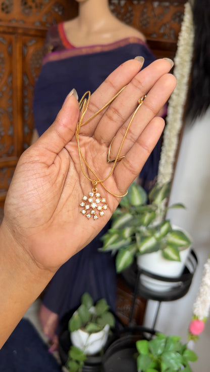 Dollar chain (kolam white)